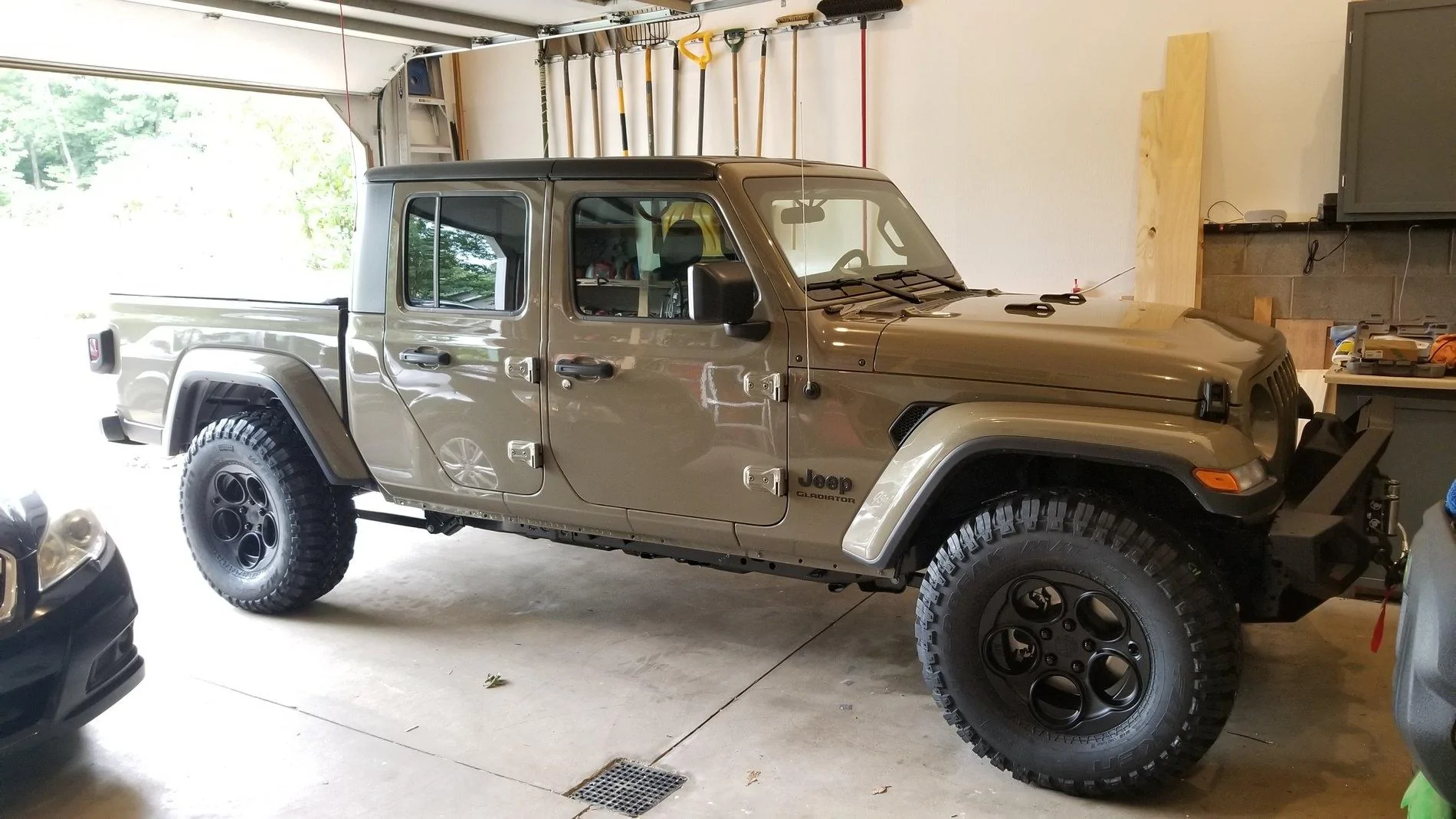 Jeep Gladiator Lets see those 17" RIMS ! 20200804_154259