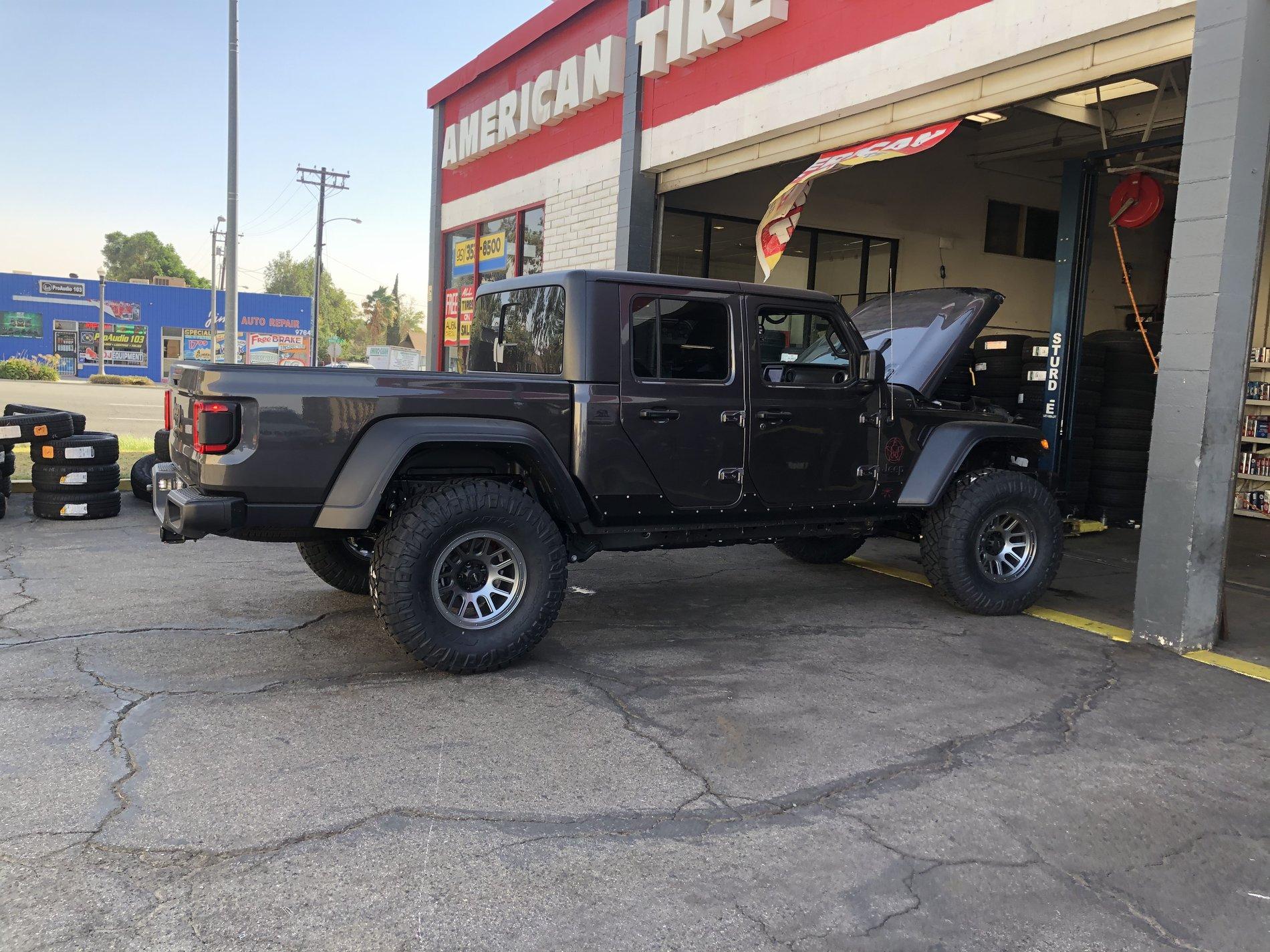 Jeep Gladiator Metalcloak lift CABD513E-D4A6-4258-8CC6-0951C6ED2063