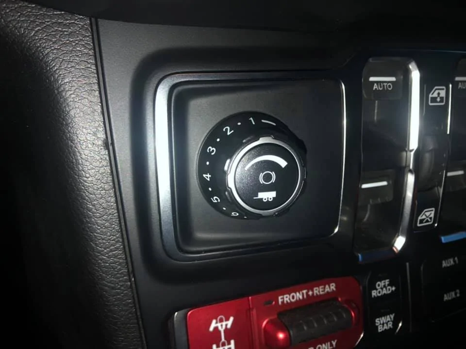 Jeep Gladiator Factory Trailer Brake Controller releases ...EDIT: STILL WAITING _nc_ohc=dWODUANe_24AX8VtdBK&_nc_ht=scontent-iad3-1