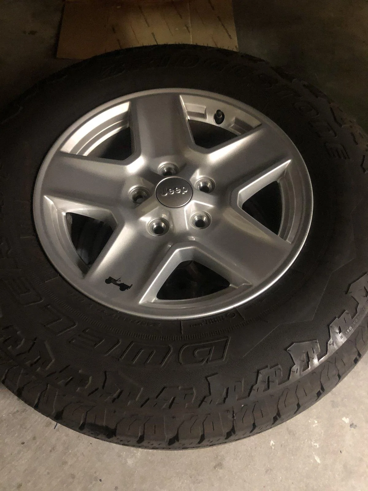Jeep Gladiator Sport S Wheels/Tires 7B672C9F-13FA-44AC-B4A4-EAB7C6409D71