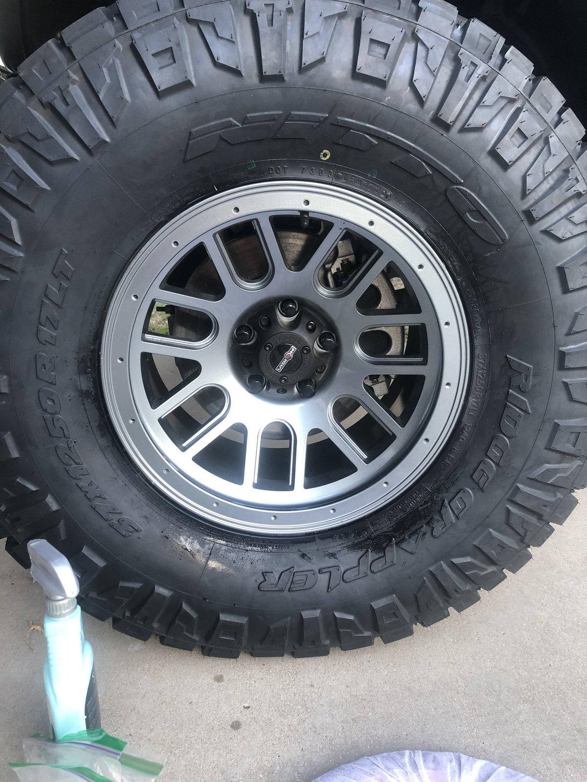 Jeep Gladiator Lets see those 17" RIMS ! 90F9000B-A199-418A-8004-30EB63F53E28