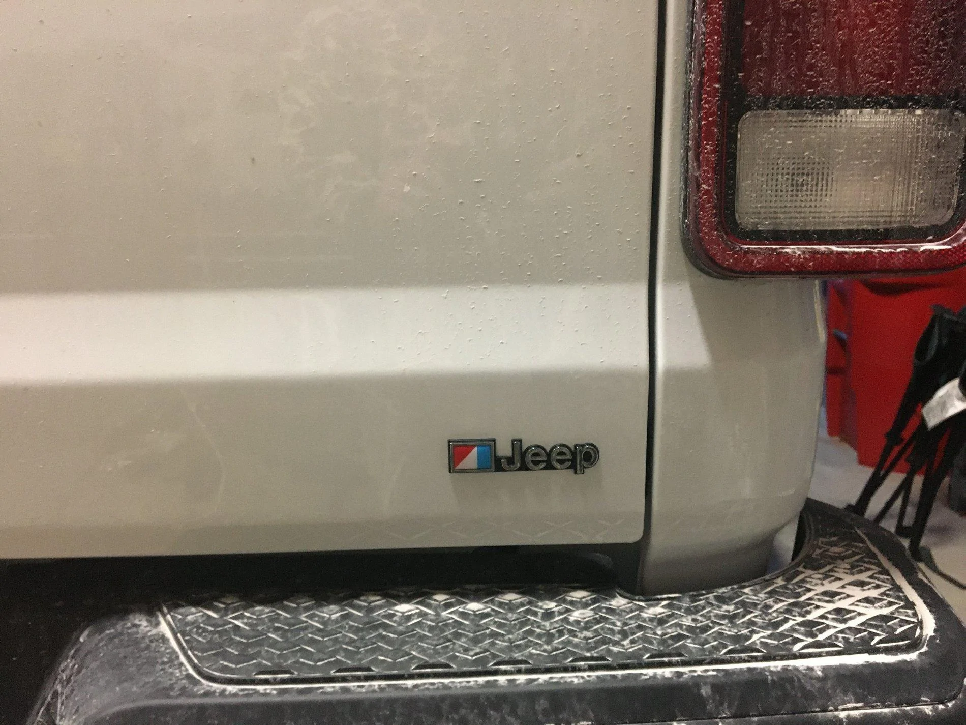 Jeep tailagate emblem.jpg