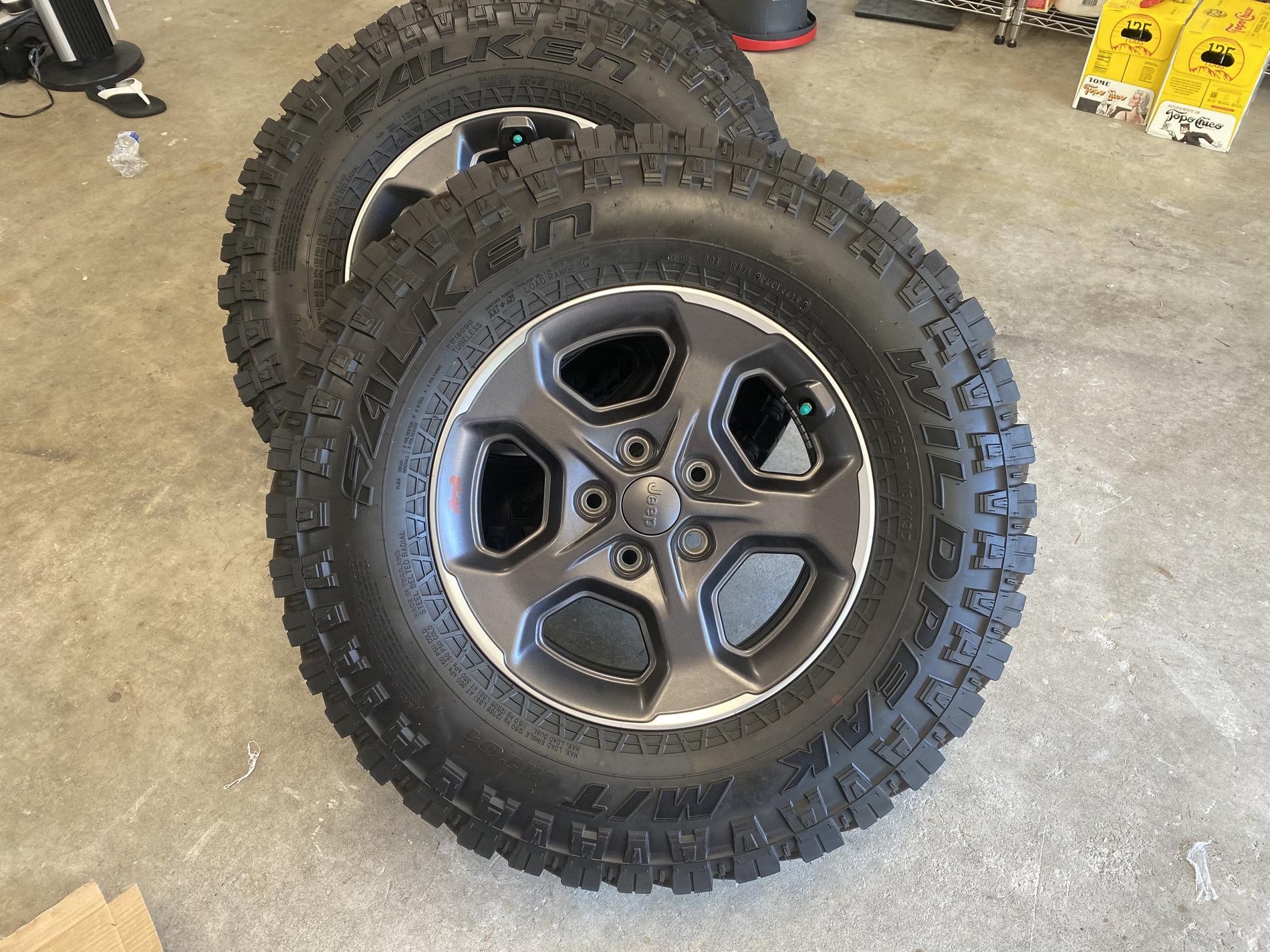 Jeep Gladiator Rubicon take offs with MTs 1A1A7F29-612F-4FC3-8E26-0103C62B7F96