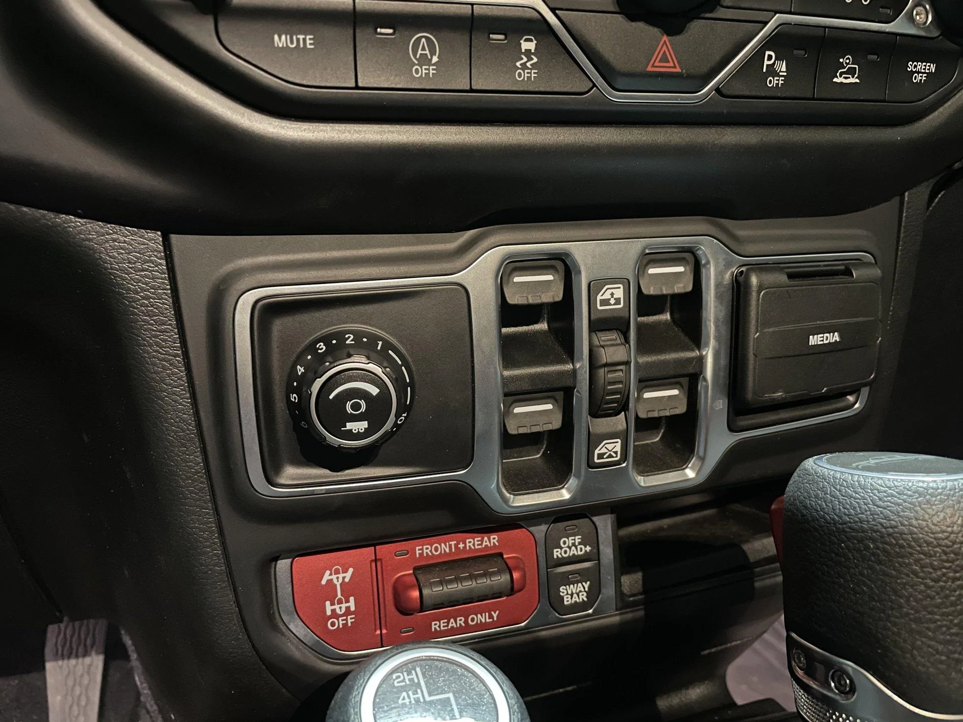 Jeep Gladiator Mopar Trailer Brake Controller for Jeep Gladiator Officially Released (Part # 82215652AB) IMG_3456