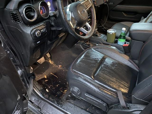 Jeep Gladiator Water leak above passenger door DEBA9944-1125-452A-BB46-A71F9DCABC28