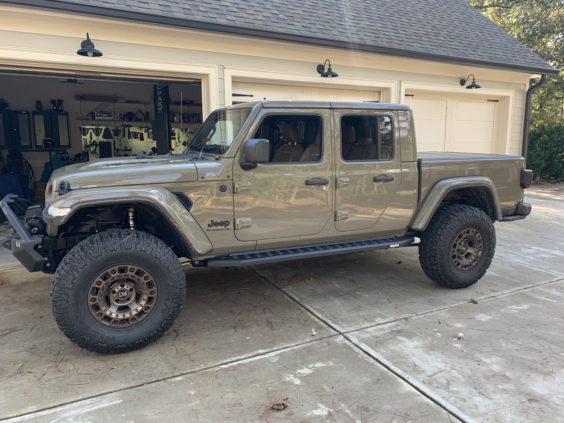 Jeep Gladiator Go Rhino RB series steps IMG_3276.JPG