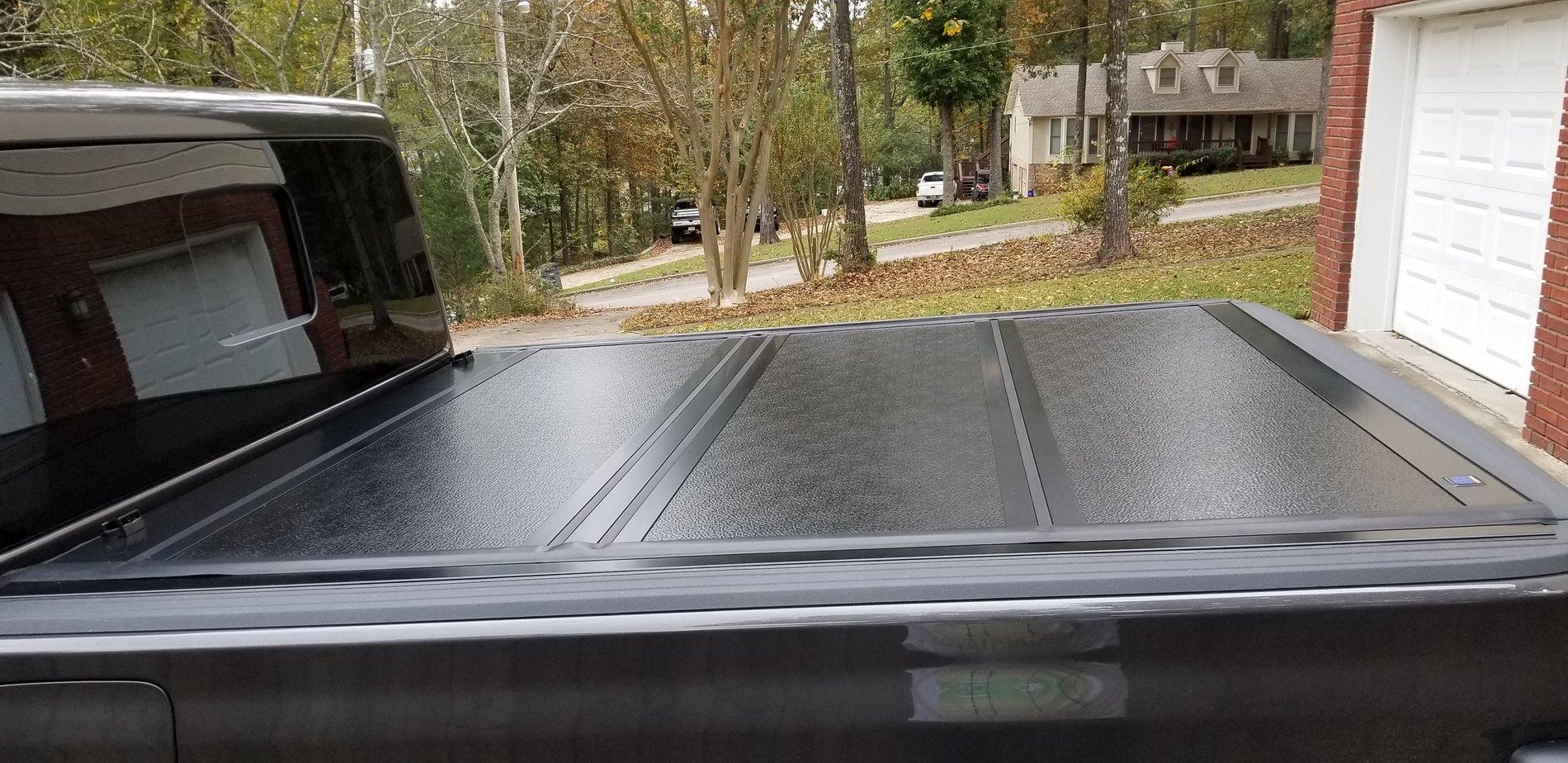 Jeep Gladiator Mopar Tri-Fold Tonneau Cover 20201030_082300