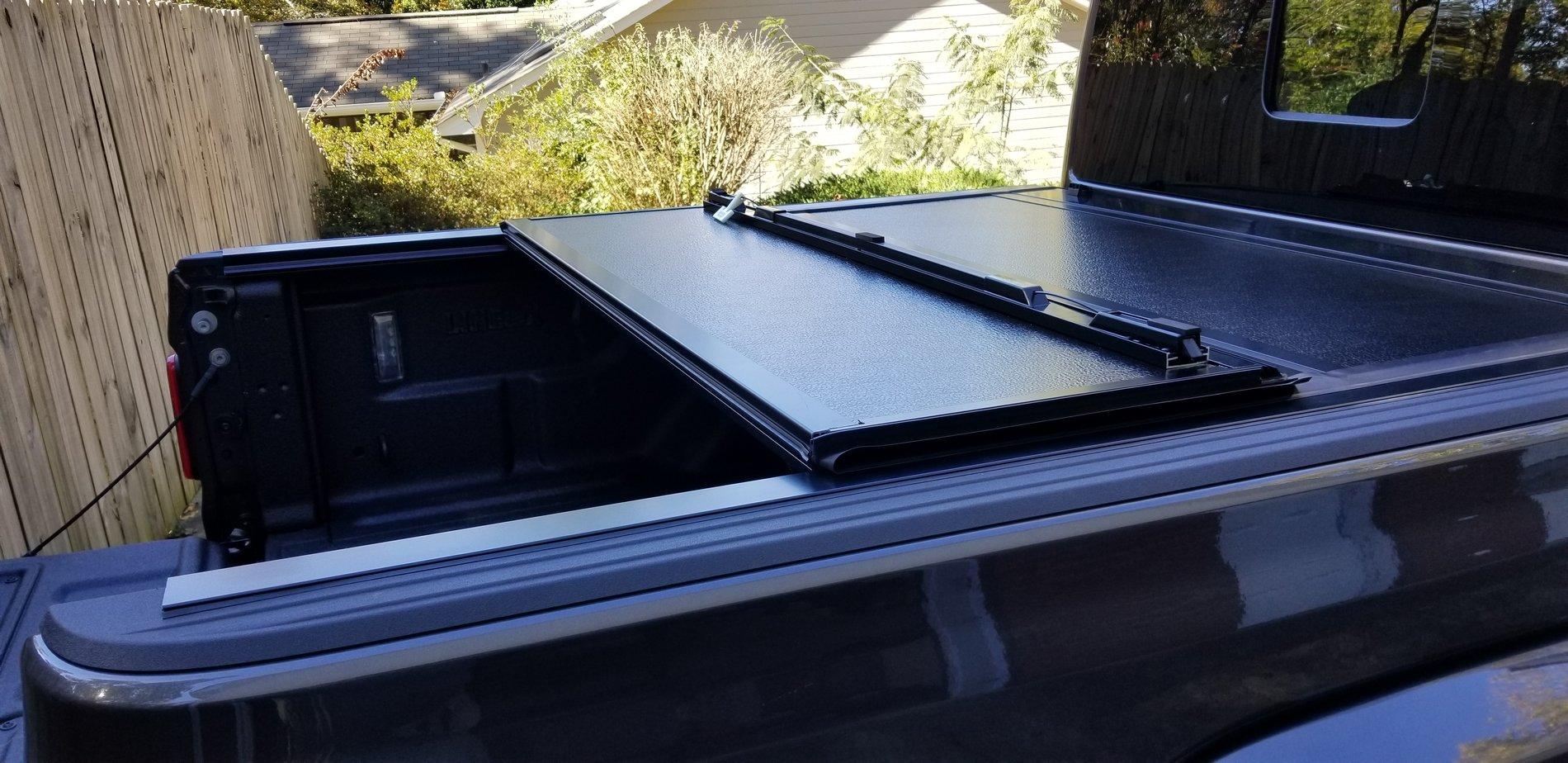 Jeep Gladiator Mopar Tri-Fold Tonneau Cover 20201031_120423