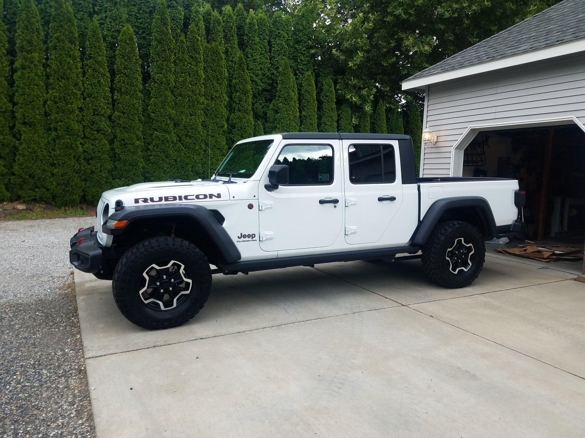 Jeep Gladiator 2020 Bright White fleet reduction project stockJT