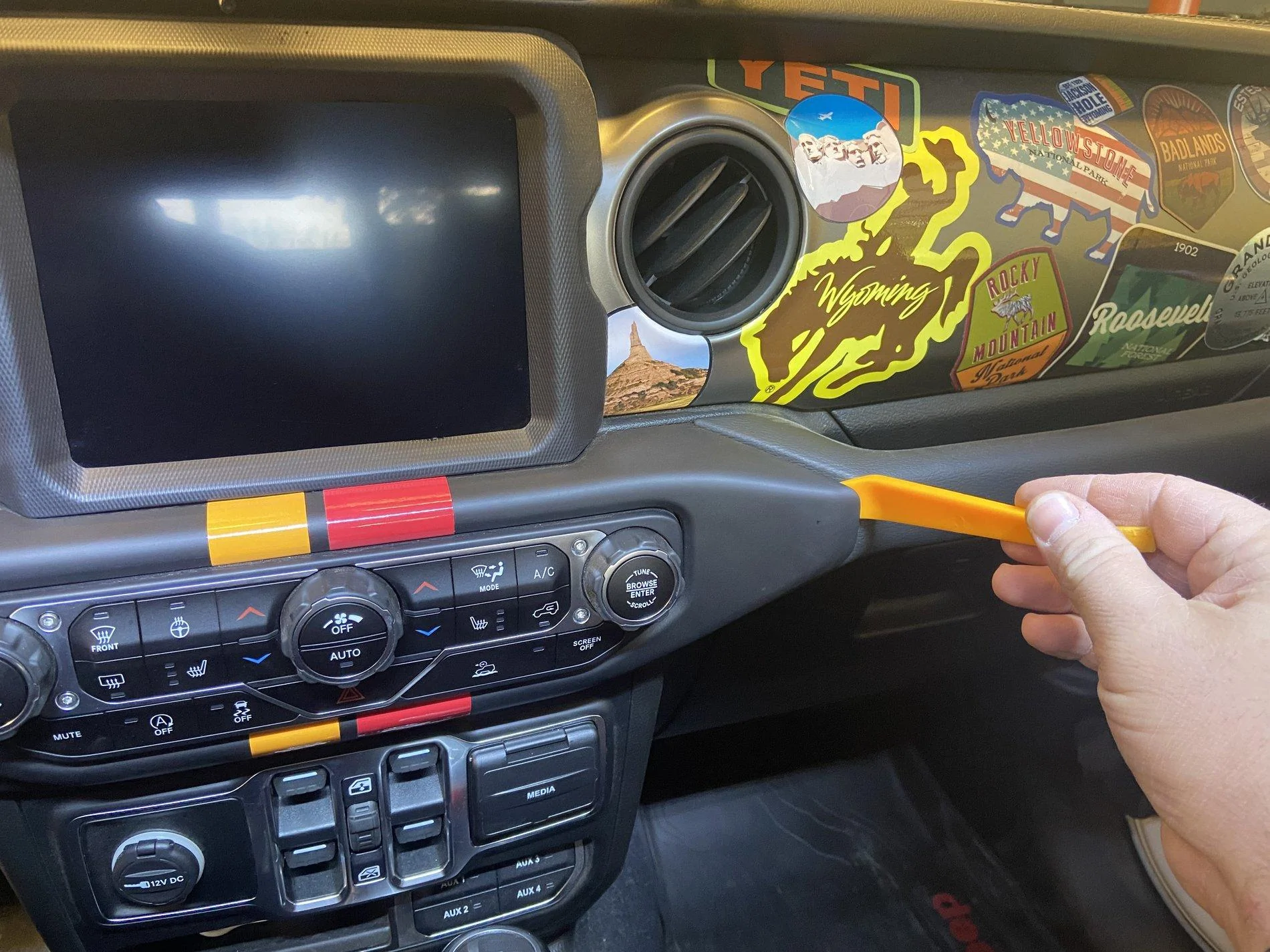 Jeep Gladiator Trailer brake controller install. 82215652 3CBDE5C1-D7FE-4057-9409-D4C30F40310B