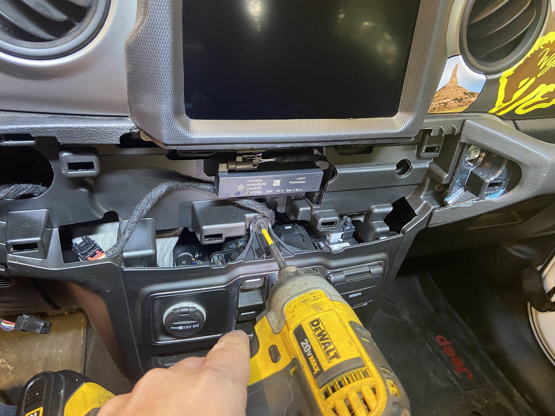 Jeep Gladiator Trailer brake controller install. 82215652 9ED6D6FE-4403-4870-B603-BE39F6CDAA2F