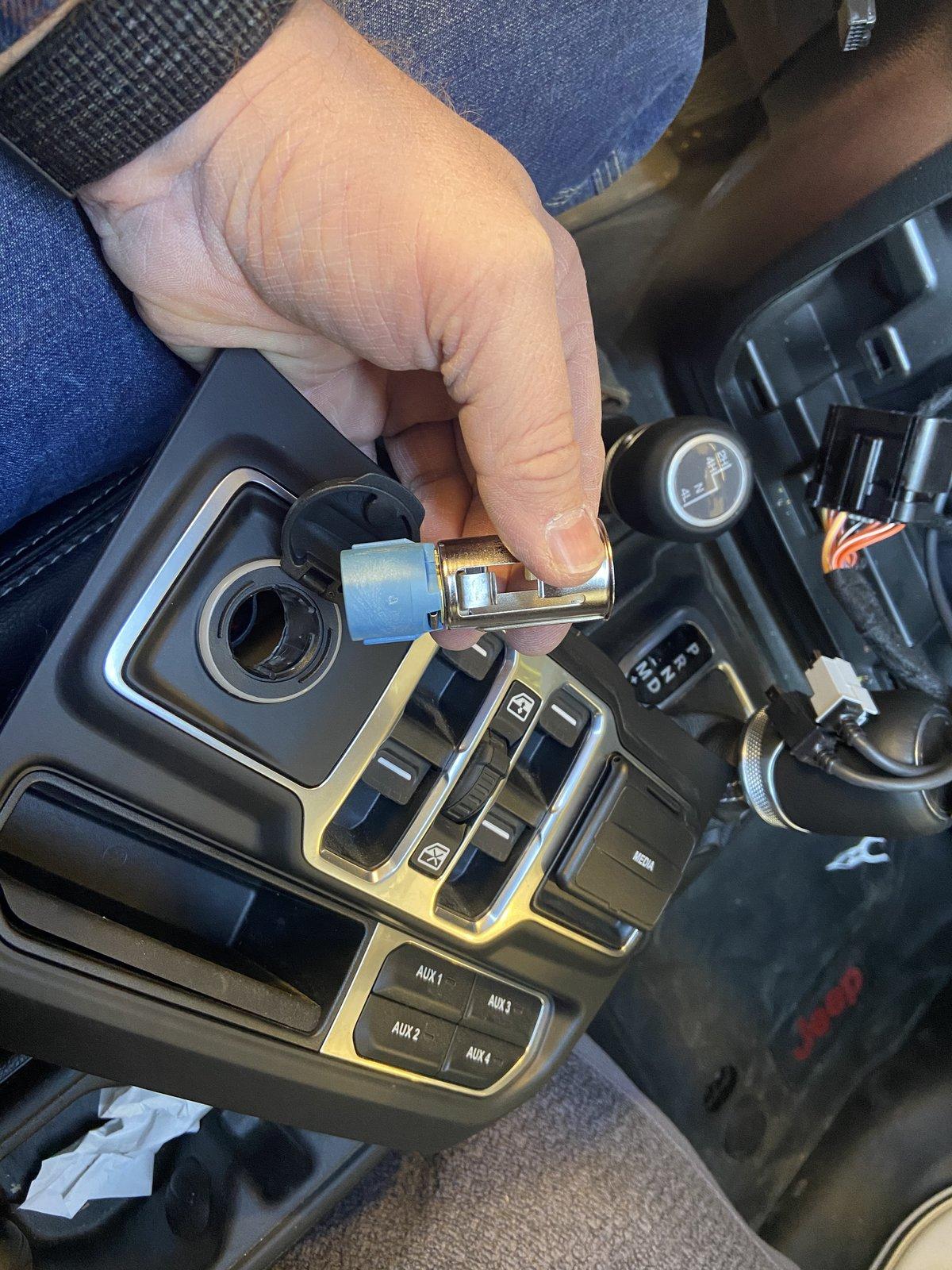 Jeep Gladiator Trailer brake controller install. 82215652 9593A820-6341-4A9F-841F-0406E6D0BA31