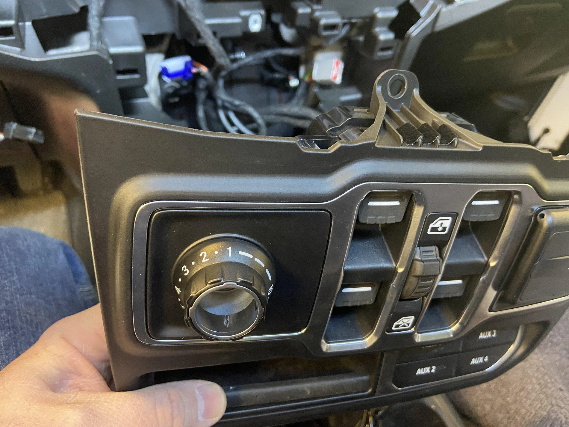 Jeep Gladiator Trailer brake controller install. 82215652 55CDB633-7EBF-4DC0-AD87-736B213FC702