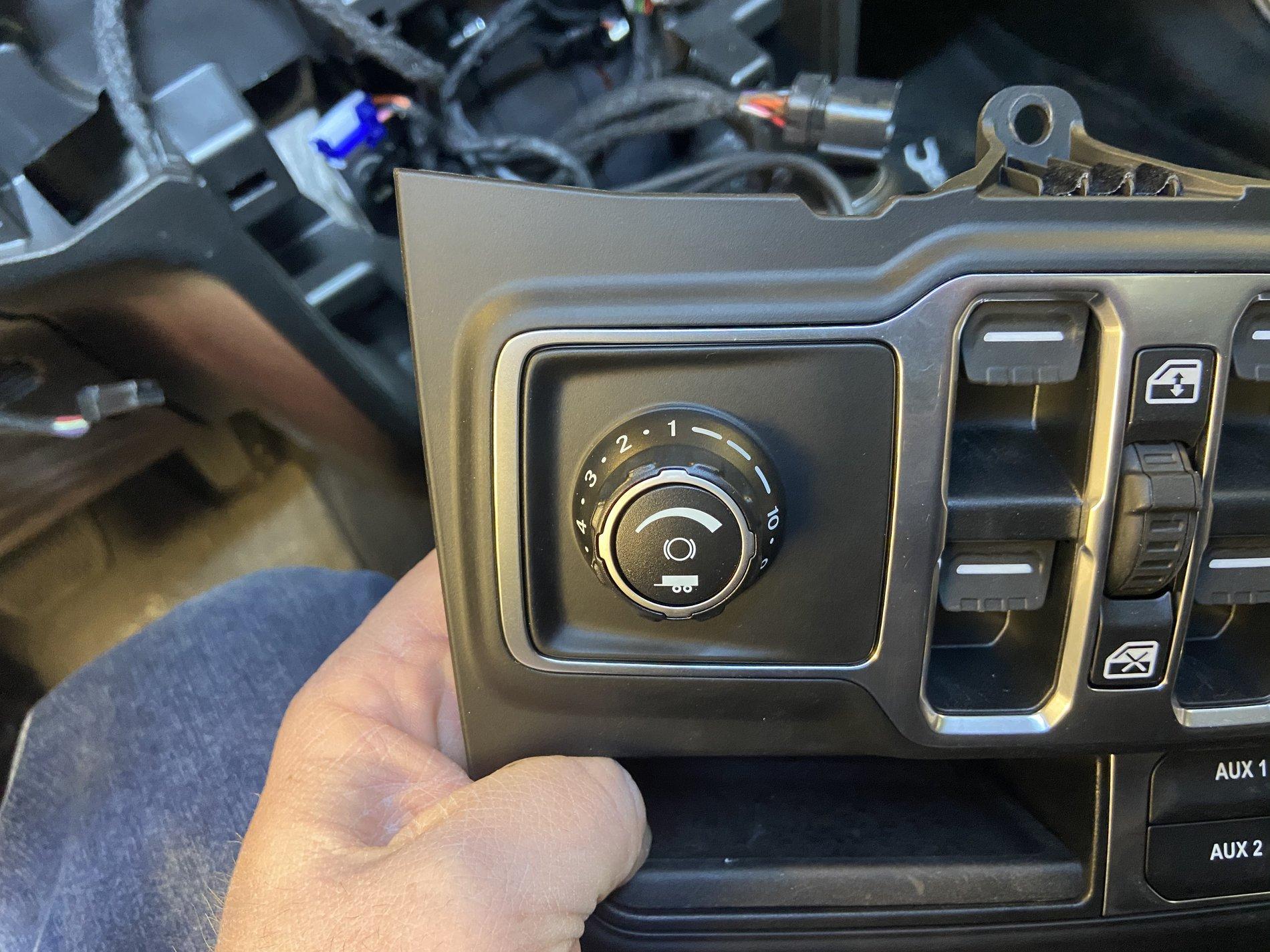 Jeep Gladiator Trailer brake controller install. 82215652 8DBDB75D-CB24-45E8-9255-001BEEA4A728
