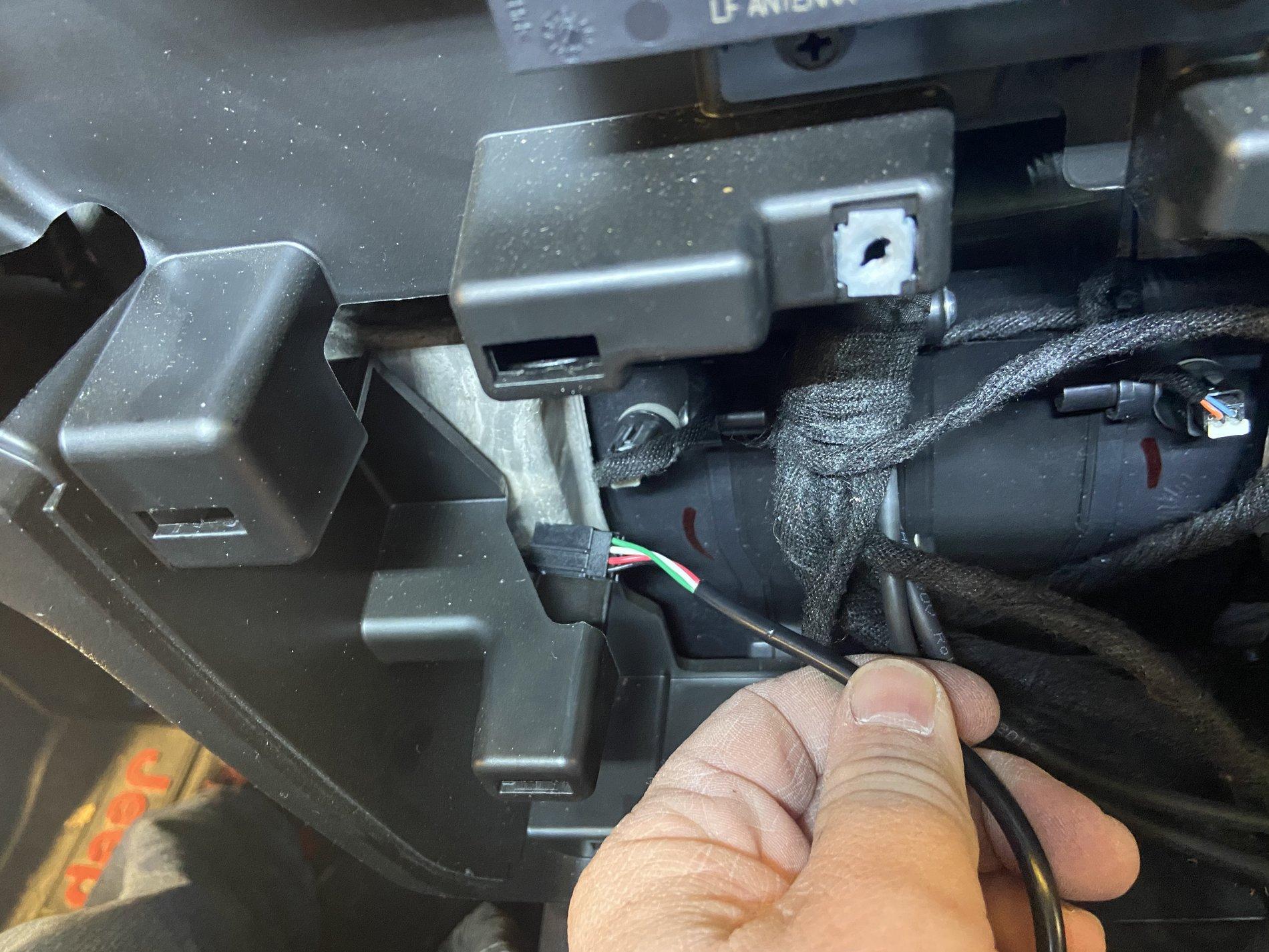 Jeep Gladiator Trailer brake controller install. 82215652 1AFD1621-FBDC-413C-A64E-A868E8AEB8A0