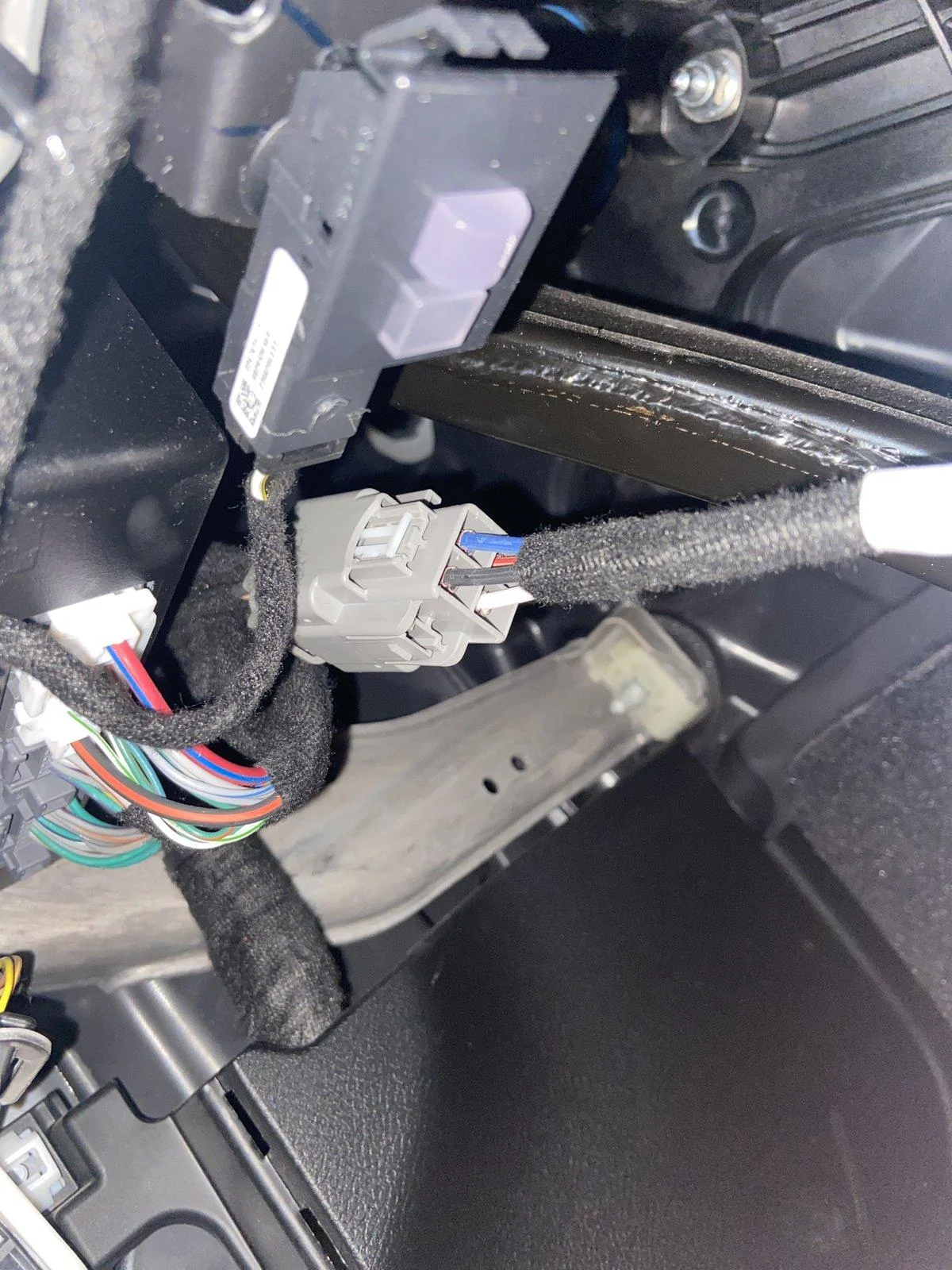 Jeep Gladiator Trailer brake controller install. 82215652 C0777F8E-8AF8-4B16-BB0A-14FE7E62BFA1