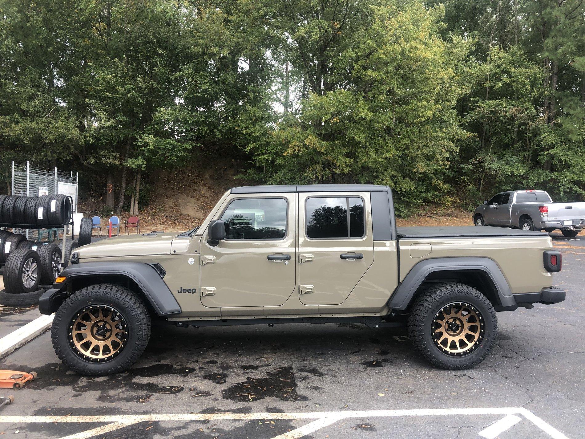 Jeep Gladiator Lets see those Sport S Gladiators with 35" tires and wheels !! IMG_9235