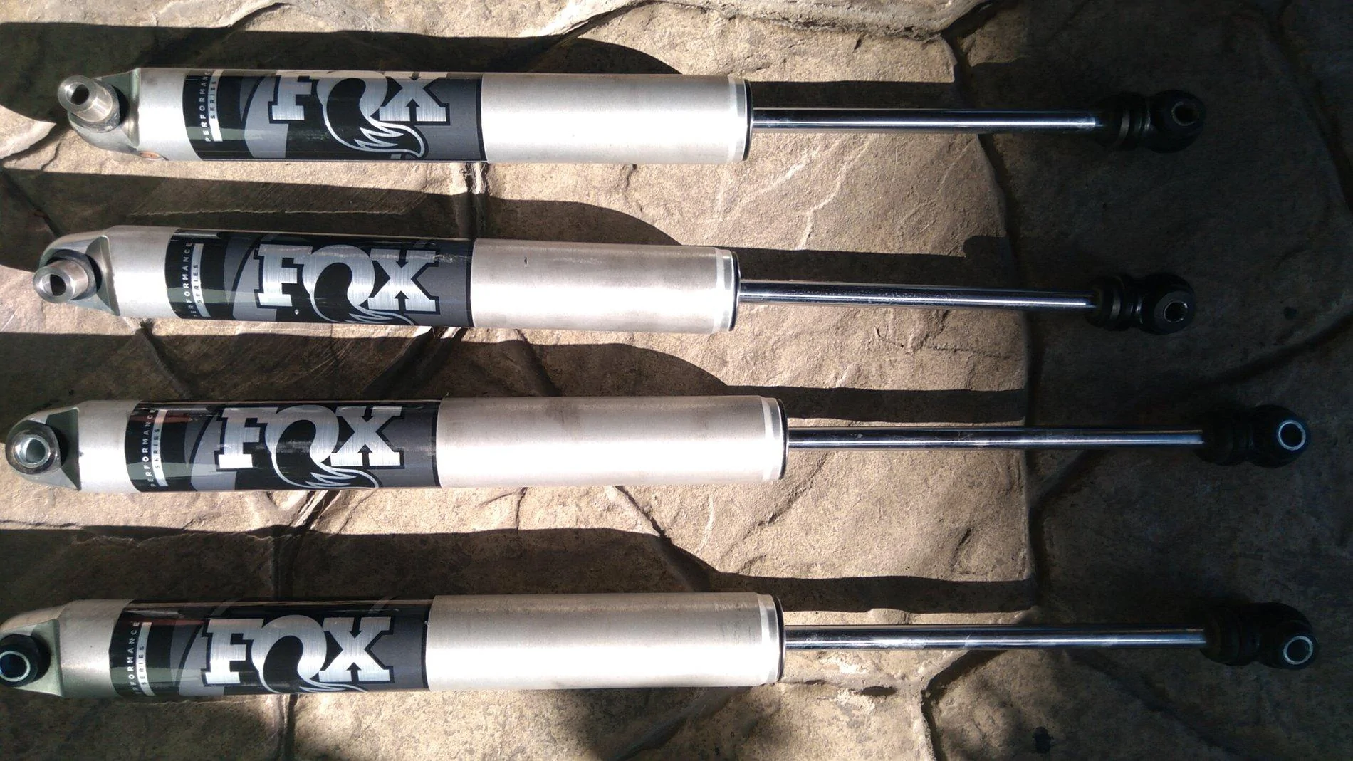 Jeep Gladiator (SAN DIEGO) USED FOX 2.0 PERFORMANCE SERIES IFP SHOCK FRONT & REAR, 2-3IN LIFT 20201101_144257