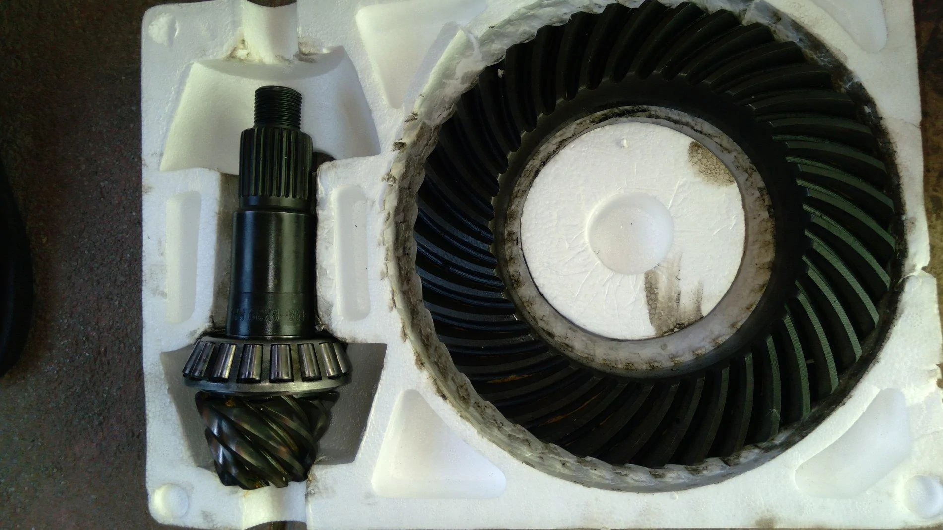 Jeep Gladiator (SAN DIEGO) USED YUKON D44 FRONT AND REAR RING AND PINION KIT - 4.88 20201101_145353