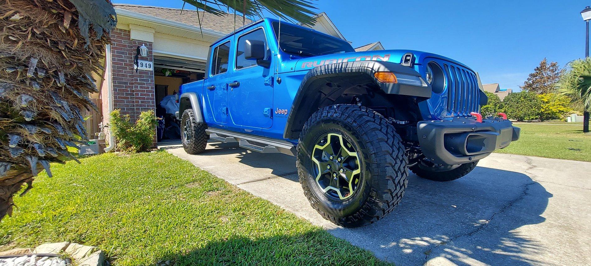 Jeep Gladiator Wife needs steps on Rubi 20201101_122619