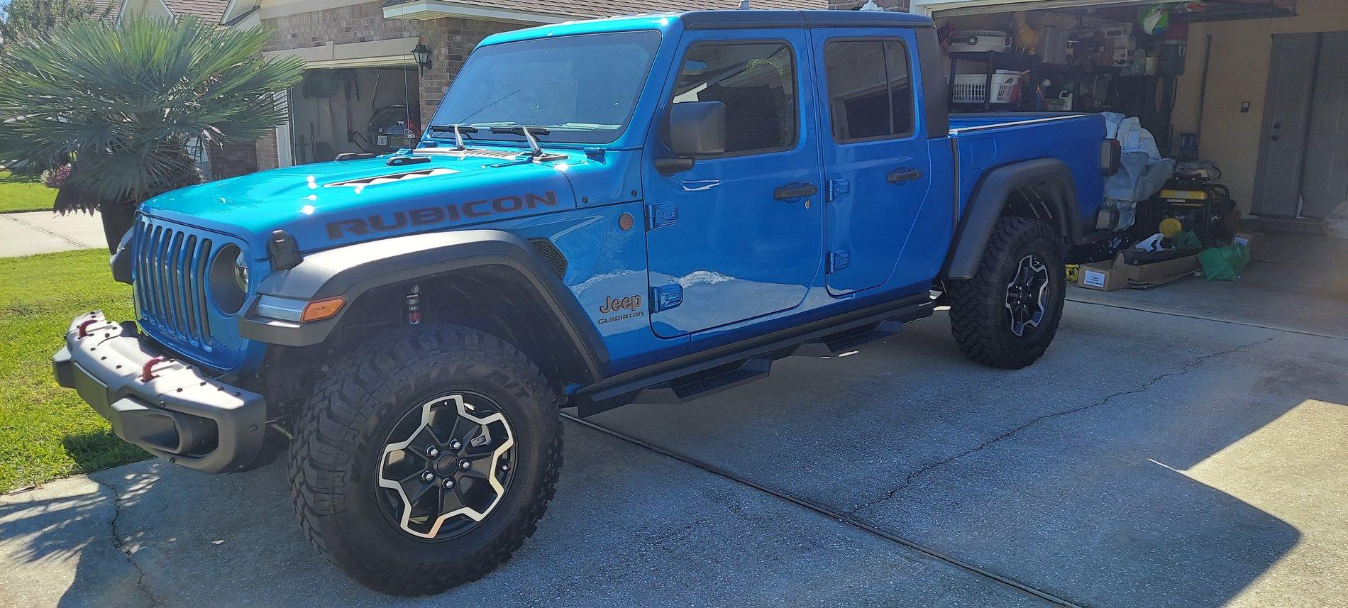 Jeep Gladiator Wife needs steps on Rubi 20201101_122559