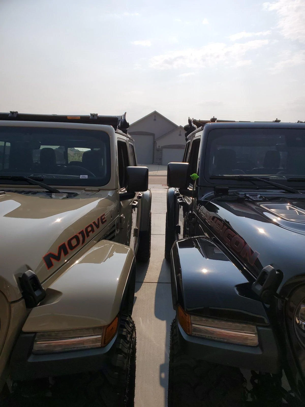 Jeep Gladiator Pic Request - Rubicon/Mojave back-to-back 33s vs 35s Mojave vs Rubicon 2in Lift 2