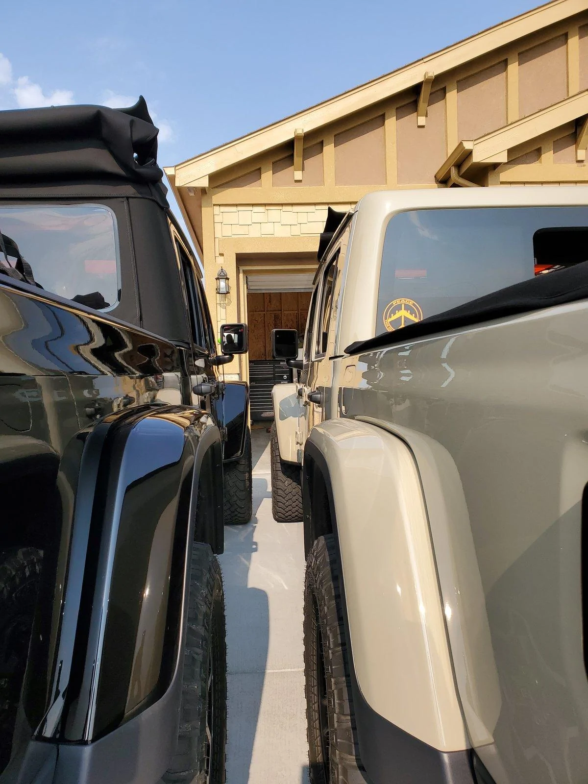 Jeep Gladiator Pic Request - Rubicon/Mojave back-to-back 33s vs 35s Mojave vs Rubicon 2in Lift 3