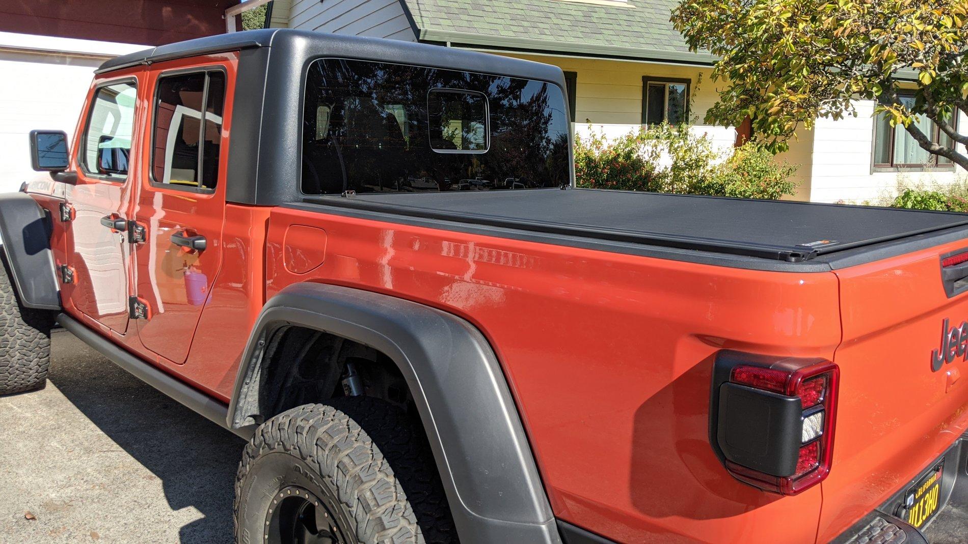 Jeep Gladiator Lets talk about bed covers PXL_20201102_190704070