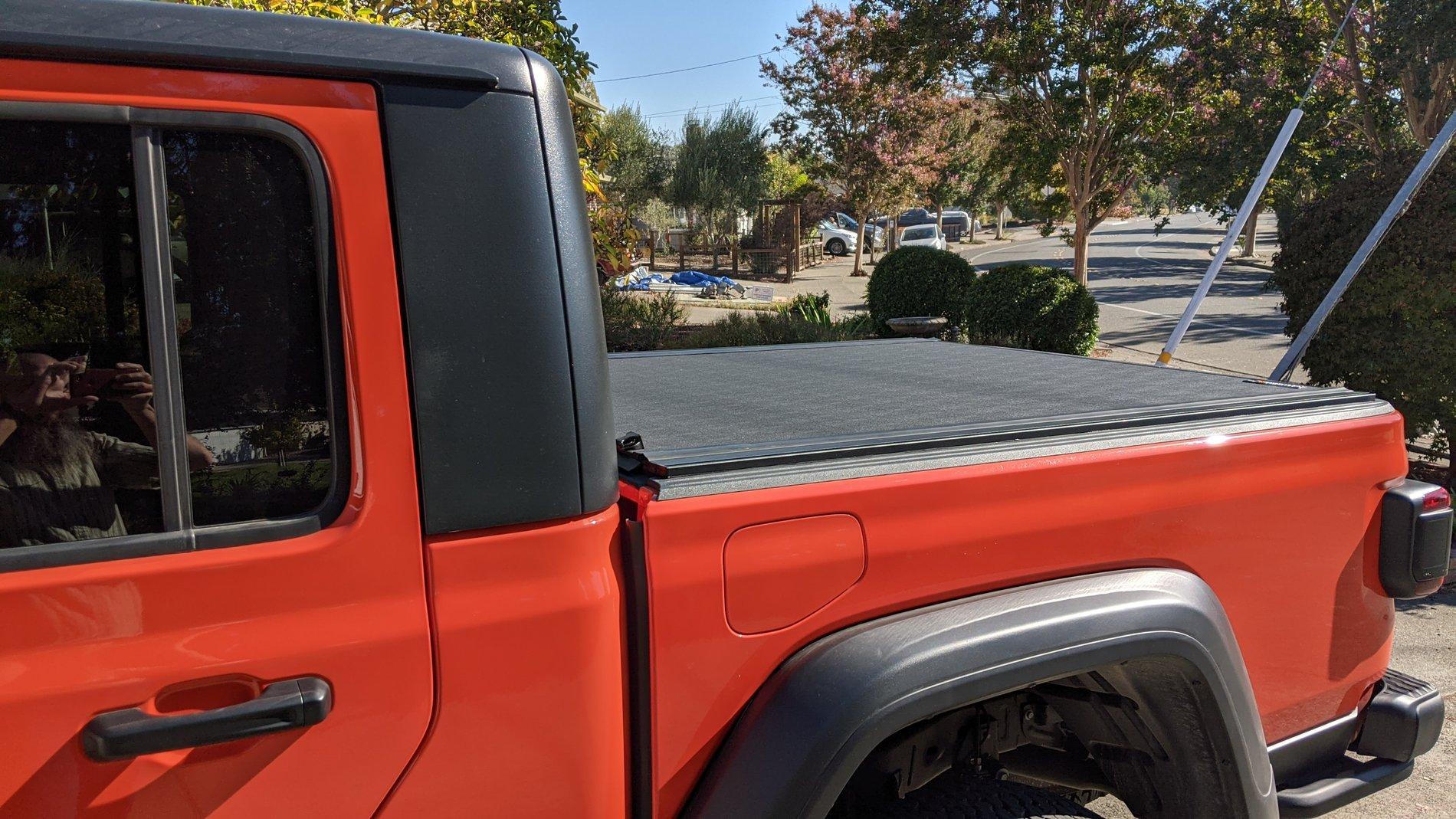 Jeep Gladiator Lets talk about bed covers PXL_20201102_190725557