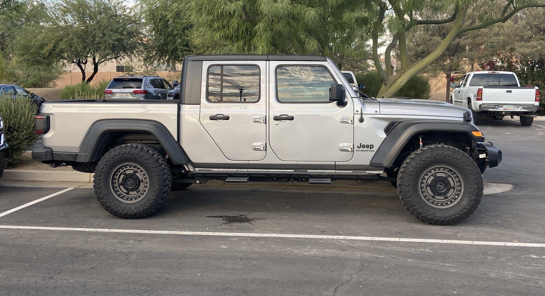 Jeep Gladiator Lets see those Sport S Gladiators with 35" tires and wheels !! IMG_4133