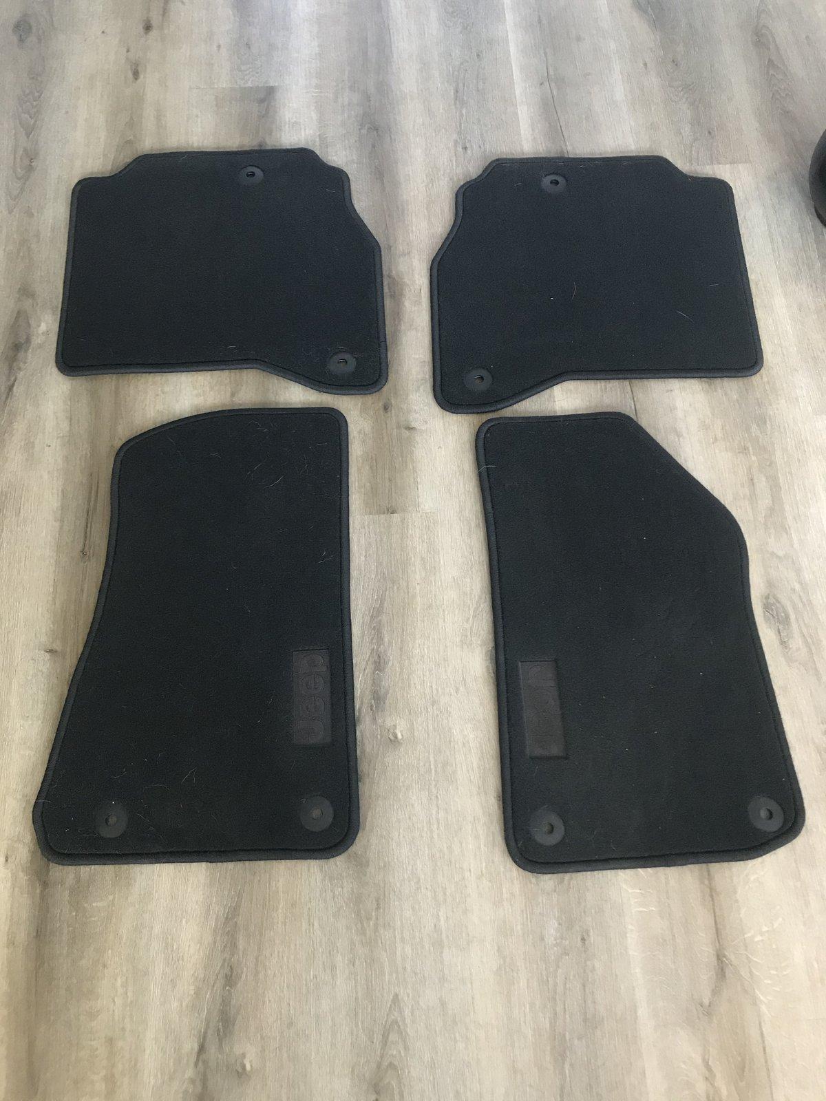 Jeep Gladiator Gladiator OEM Floor Mats -- $25 IMG-3400