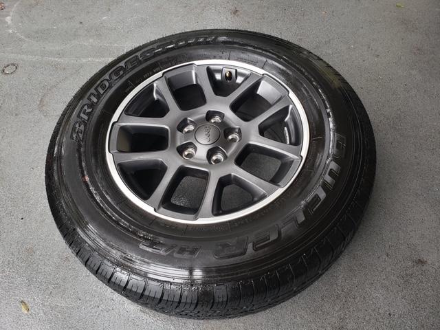 Jeep Gladiator Jeep Overland original wheels/tires overlandtires.JPG