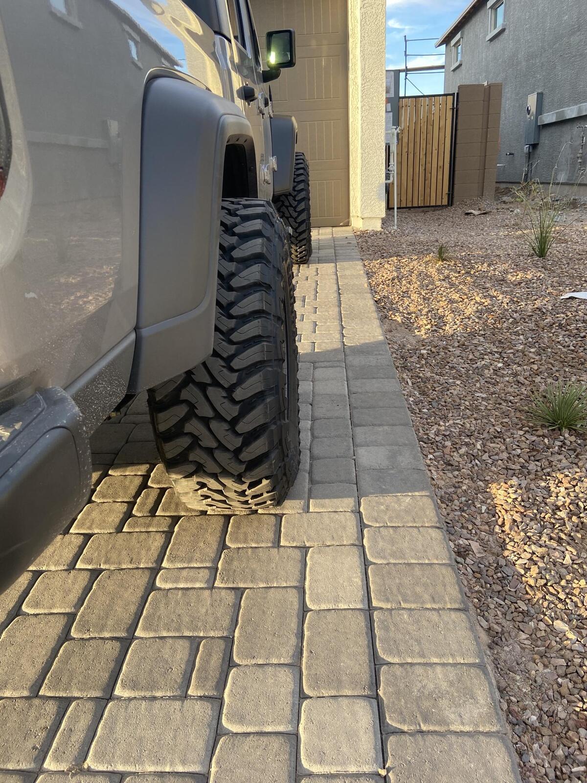 Jeep Gladiator -12 offset 12.5” Tire IWedUw