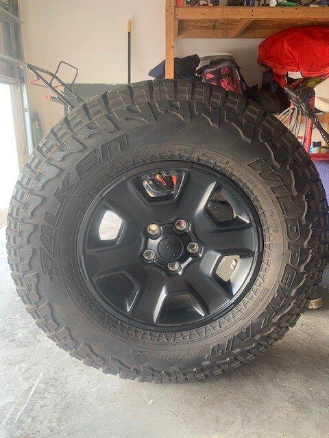 Jeep Gladiator 2020 Jeep Gladiator Mojave wheels and tires $900 1