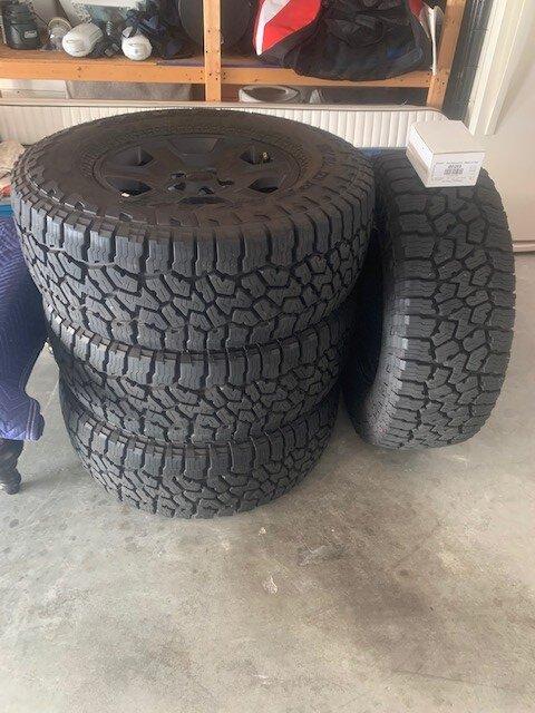 Jeep Gladiator 2020 Jeep Gladiator Mojave wheels and tires $900 2