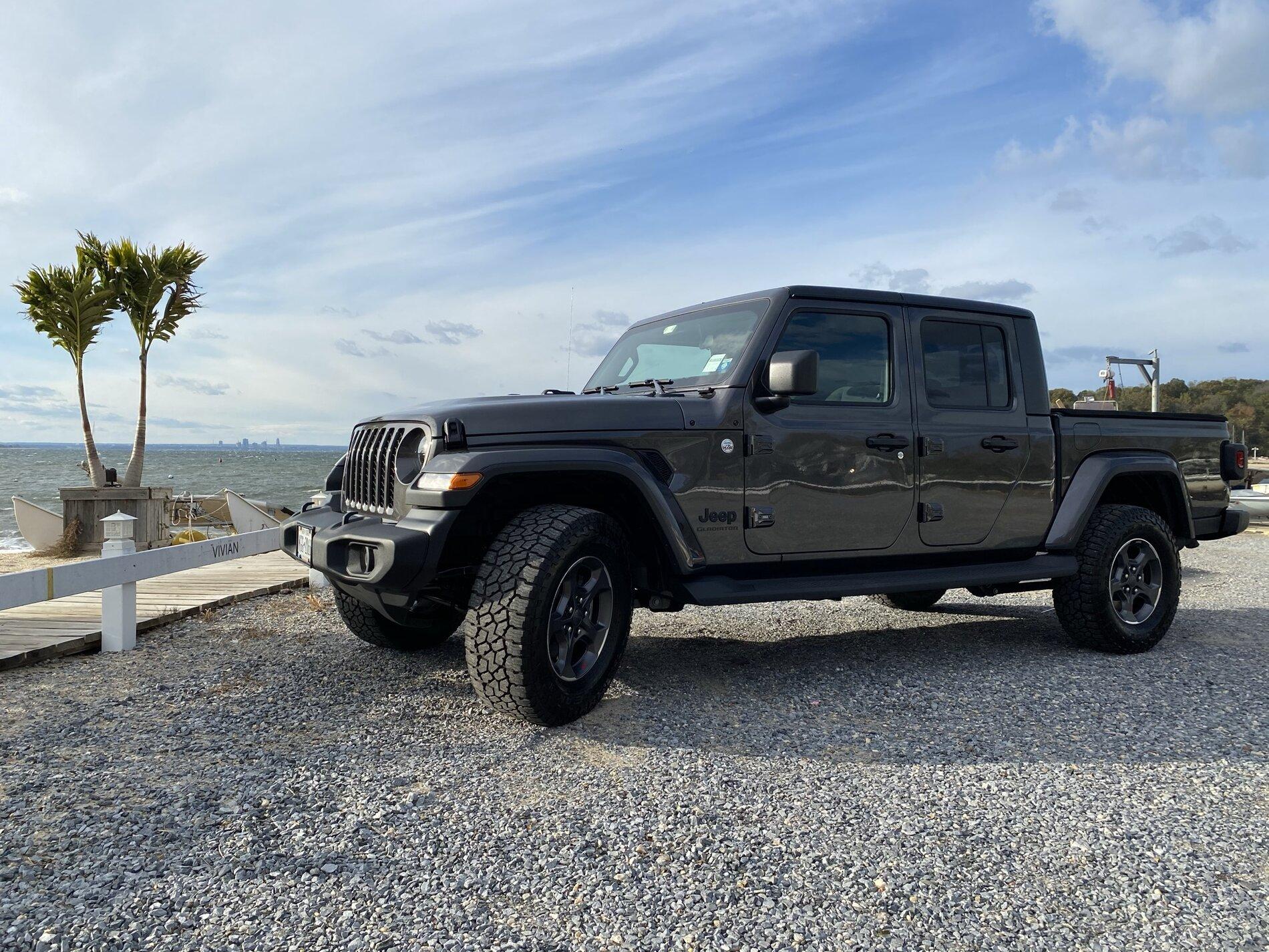 Jeep Gladiator GRANITE CRYSTAL JT Gladiator Club 71638758-2066-47F2-97B1-BCE7E3648A38
