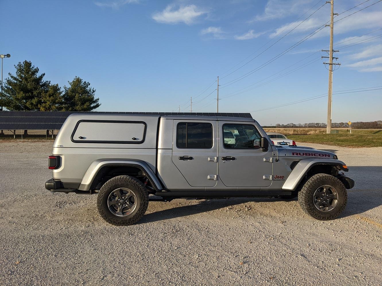 Jeep Gladiator A.R.E. topper with utility shelves PXL_20201105_213951354._exported_1604617077719
