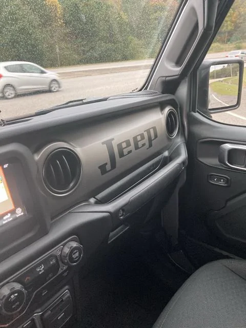 Jeep Gladiator Stickers and decal pics! C0425B22-3DA9-4F23-AD7E-926D9782324A