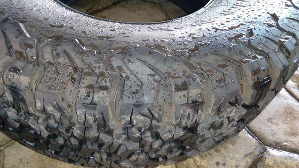 Jeep Gladiator (SAN DIEGO) Bf Goodrich KO2 37 inches/ 17r LLANTA 6