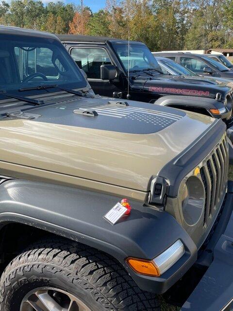Jeep Gladiator Jeeps Parking Next To Jeeps Ducked