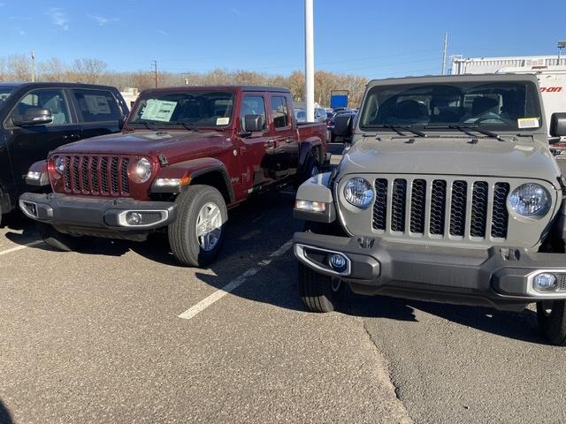 Jeep Gladiator Snazzberry Gladiator JT club 56379EBD-6CB8-44DA-979B-768EDA9FE74C
