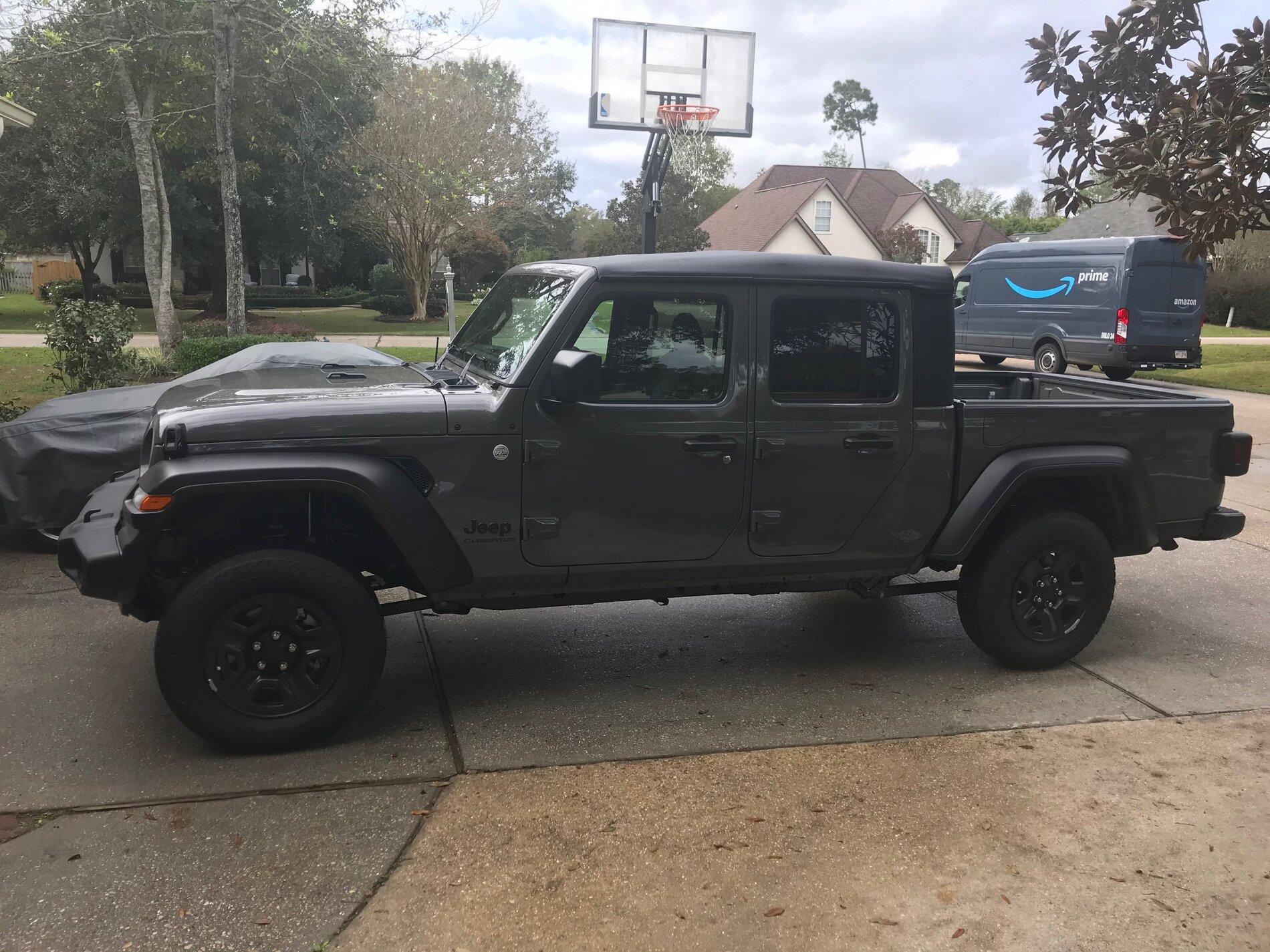 Jeep Gladiator New Rough Country 2.5" Level IMG_1997