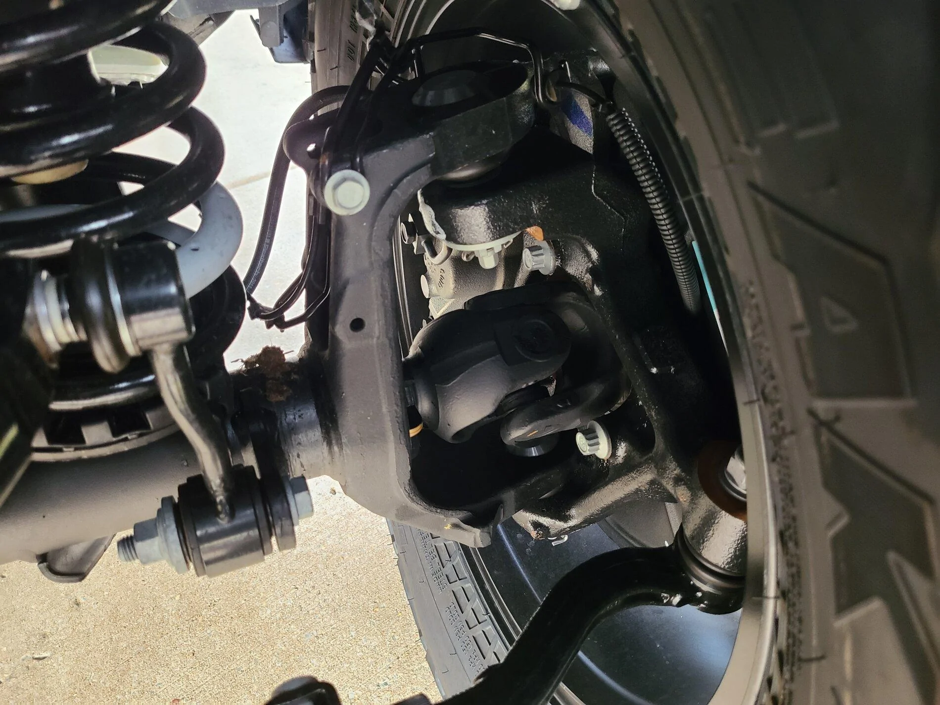 Jeep Gladiator Rubicon with factory steel knuckles 20201110_153920
