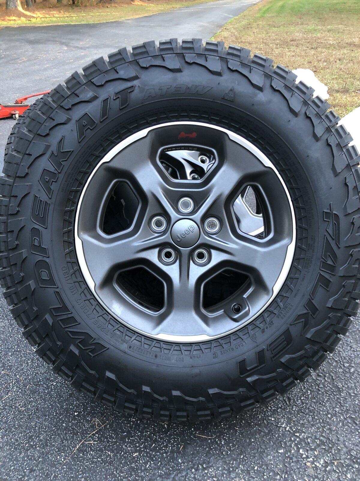 Jeep Gladiator 4 Rubicon wheels and tires. Factory tpms $1100 D071683E-AB53-45CC-874D-EEBCBF4D564F