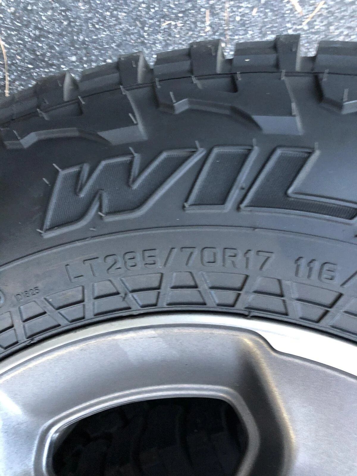 Jeep Gladiator 4 Rubicon wheels and tires. Factory tpms $1100 377575D1-328D-44CC-8AEE-6359A9C4A9E8