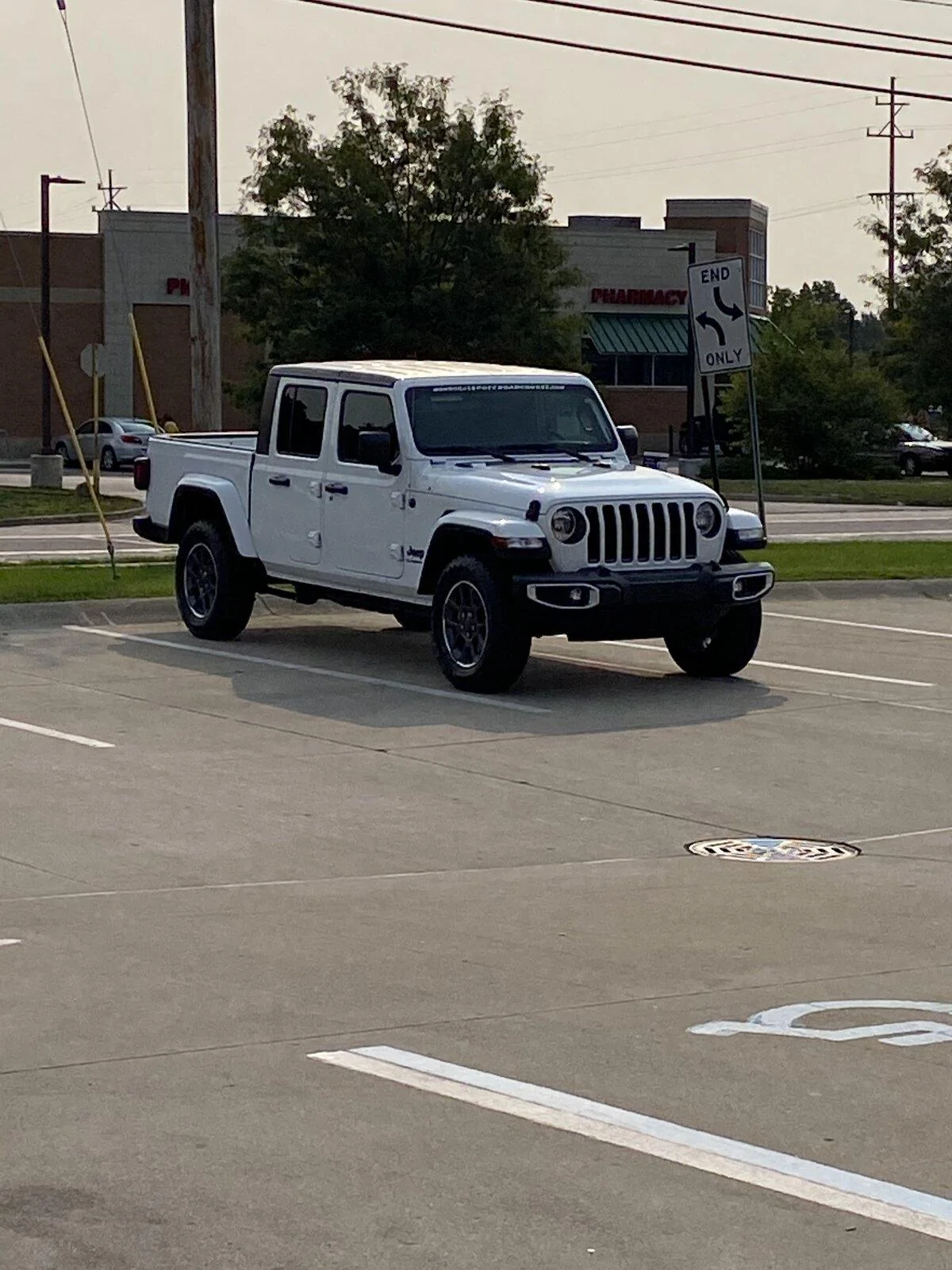 Jeep Gladiator BRIGHT WHITE Gladiator JT Club A6166B32-F5E2-48AF-9E53-348C54D62FA8