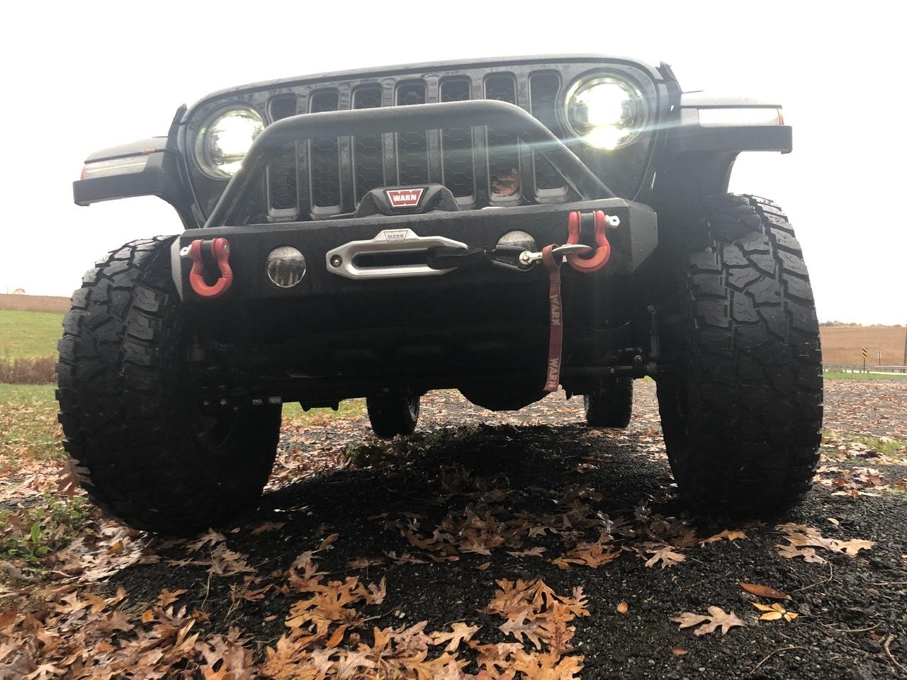 Jeep Gladiator Pics of 37x12.50r17 on stock wheels and 1.5” front leveling kit 5FD72732-2D06-4B92-ADE5-6FC3EF094E36