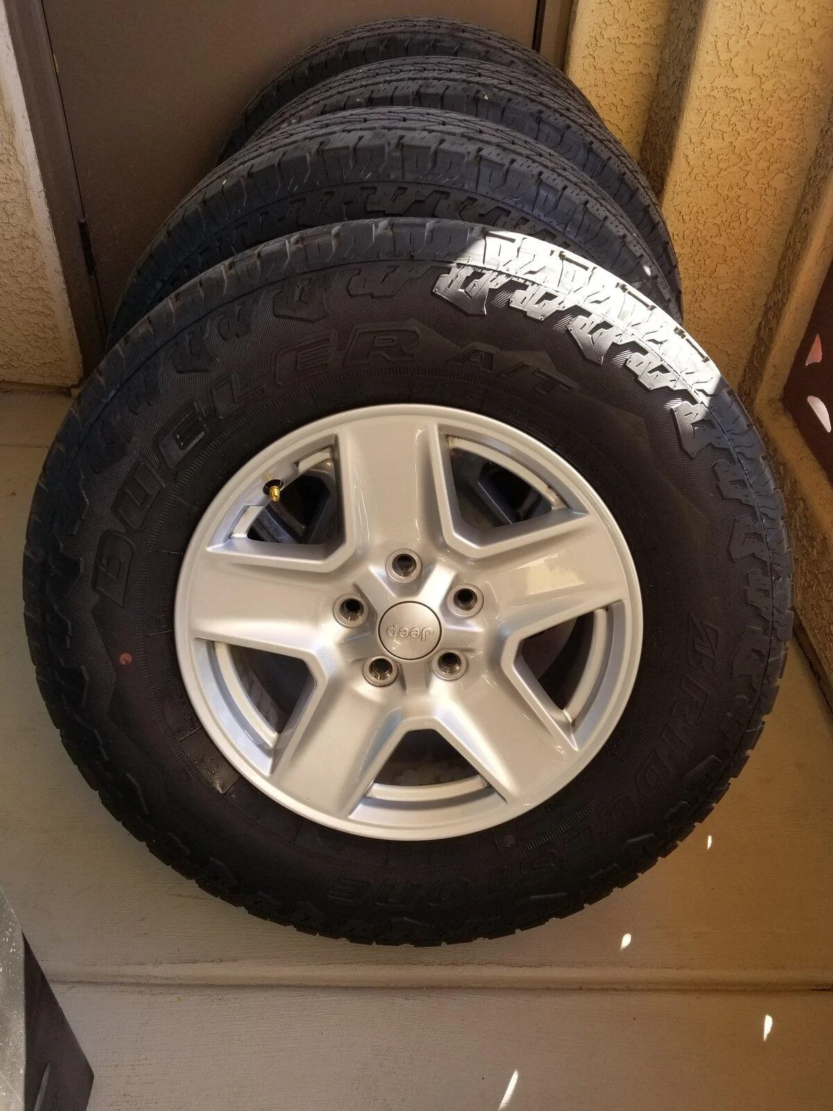 Jeep Gladiator 2021 Sport S Wheels And Bridgestone A/T Tires 20201113_115457