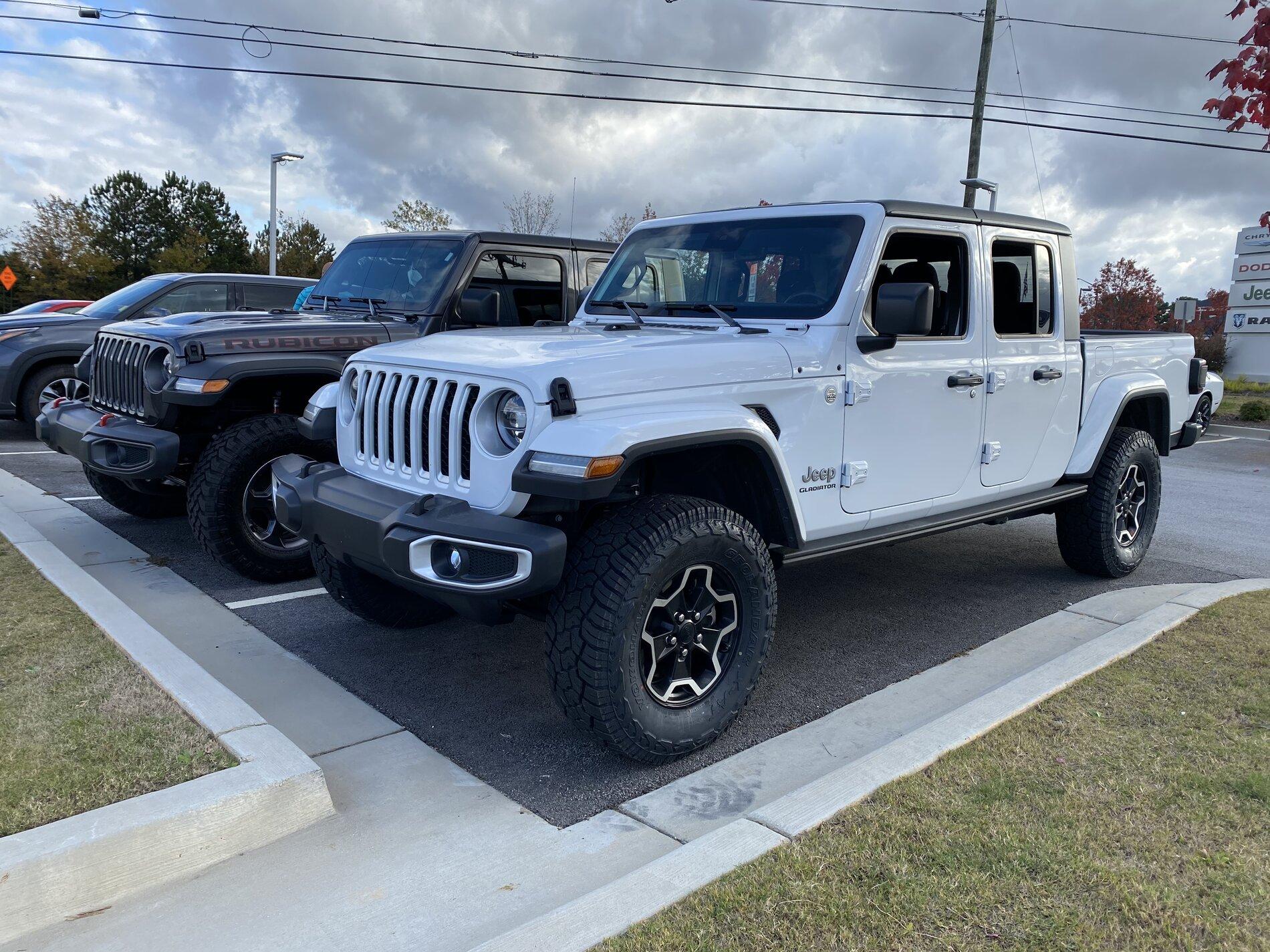 Jeep Gladiator Pictures of 33s and 35s IMG_4140