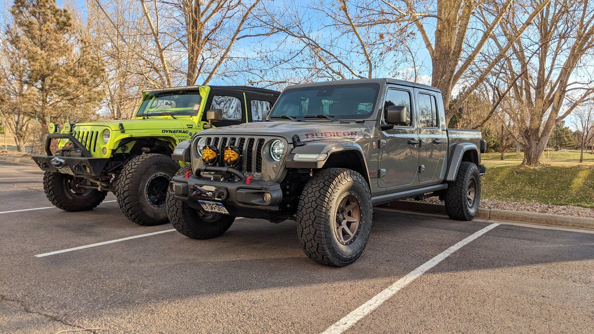 Jeep Gladiator Jeeps Parking Next To Jeeps PXL_20201114_142723136